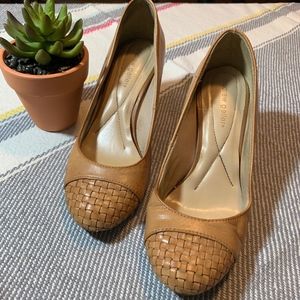 Andrew Geller Textured Felley Heels; 8M